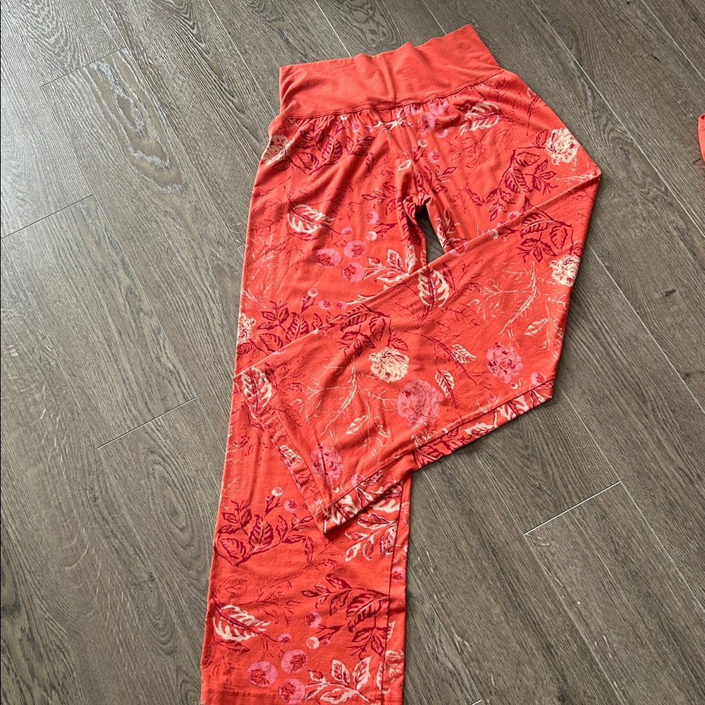 This is J Bamboo viscose pajama lounge set - Made in Canada - Picture 8 of 12